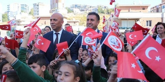 İzmir İl Milli Eğitim Müdürlüğü ve İzmir İl Emniyet Müdürlüğü İş Birliği İle “29 Ekim Cumhuriyet Bayramı Şenliği” Gerçekleştirildi