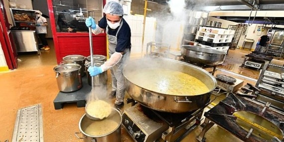 İzmir’de üniversite öğrencilerine yemek desteği bugün başlıyor