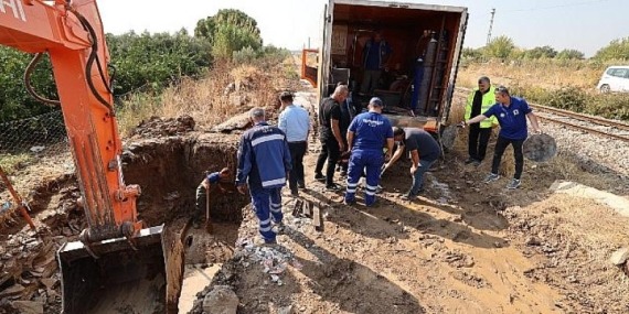 İZSU ekipleri arızayı gidermek için kesintisiz çalışıyor