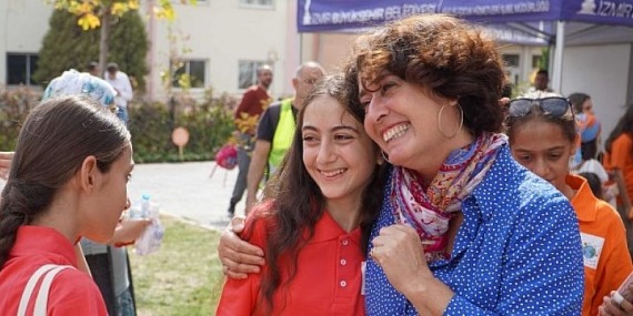 Kadın Dostu Kent İzmir’de kız çocuklarına coşkulu kutlama