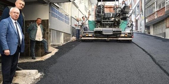 Karabağlar’da asfaltlamalar yoğun şekilde sürüyor