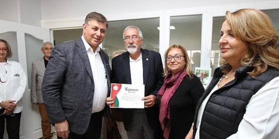 Karşıyakalı Çiftten Anlamlı Kitap Bağışı