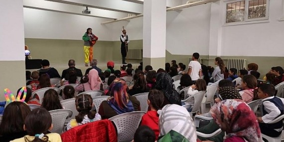 Kasaba ve Köylerde Yaşayan Çocuklar Tiyatroyla Buluşuyor