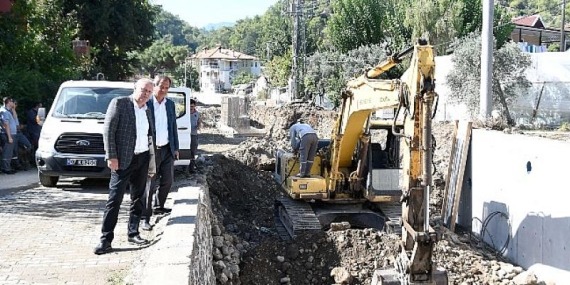 Kemer’de alt ve üst yapı çalışmaları hızla devam ediyor