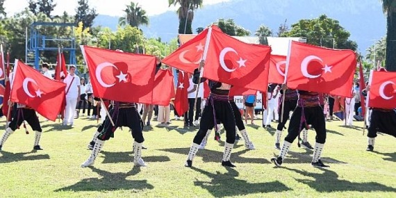 Kemer’de Cumhuriyet Bayramı Coşkusu
