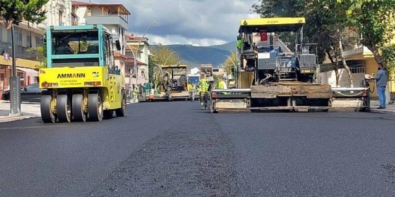 Körfez Akşemsettin Caddesi ve Cumhuriyet Bulvarı’nda aşınma asfaltı serildi