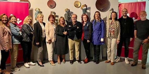 Koruncuk Vakfı Yararına HayalimOkul Sergisi