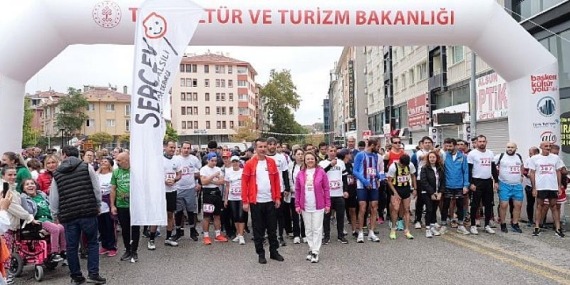 Kültür Yolu Festivalleri Devam Ediyor Başkent Kültür Yolu Festivali’nde Ankaralılar Sanat İçin Koştu ve Serebral Palsiye Dikkat Çekti