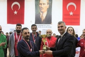 kurumlar-arasi-voleybol-turnuvasi-sampiyonu-golcuk-belediyesi.jpg