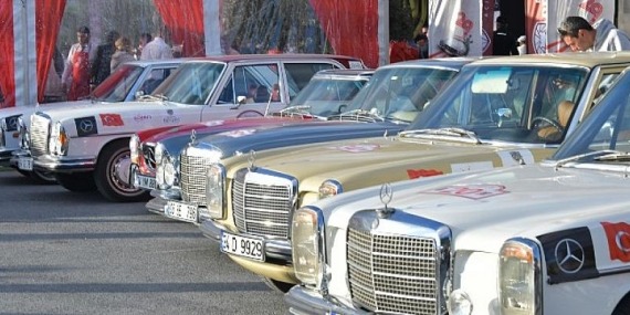 Mercedes-Benz ve Klasik Otomobil Kulübü iş birliği ile düzenlenen Mercedes-Benz Cumhuriyet Rallisi Benasta Benleo Acıbadem’de sona erdi