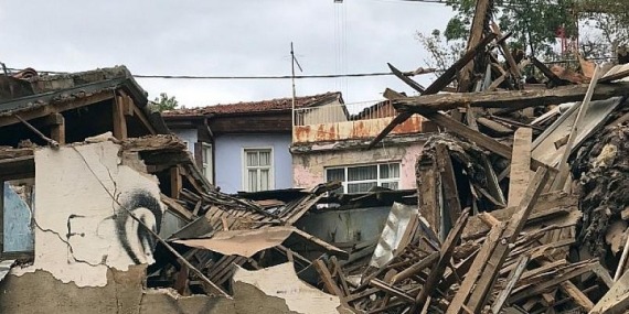 Metruk binalar vatandaşın huzur ve güvenliği için yıkılıyor