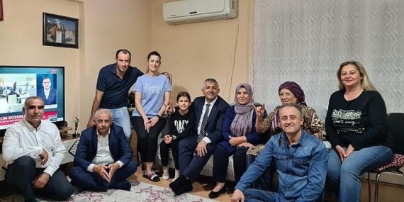 MHP’den Anlamlı Kampanya Bir Maniniz Yoksa Çay İçemeye Geliyoruz