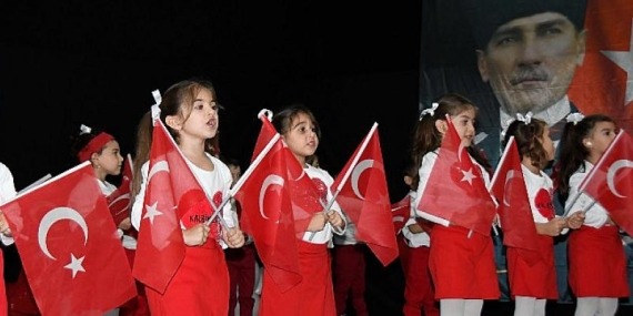 Minik öğrencilerden büyük gösteri