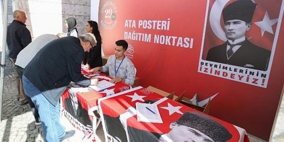 Nilüfer Belediyesi’nden vatandaşlara ücretsiz Ata posteri