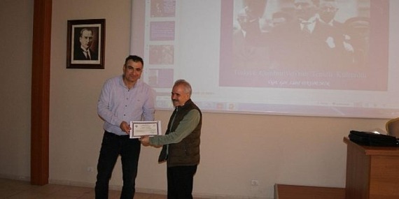 Öğr. Gör. Daşdemir, “Atatürk’e göre cumhuriyet erdemdir”