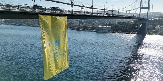 PTT Bayrağı 182. Yıl Dönümü Nedeniyle Boğazda Dalgalanıyor