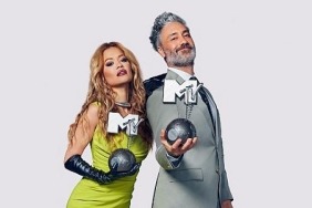 rita-ora-ve-taika-waititi-13-kasim-pazar-dusseldorf-almanyadan-canli-yayinlanacak-2022-mtv-avrupa-muzik-odullerinin-sunuculugunu-ustleniyor.jpg