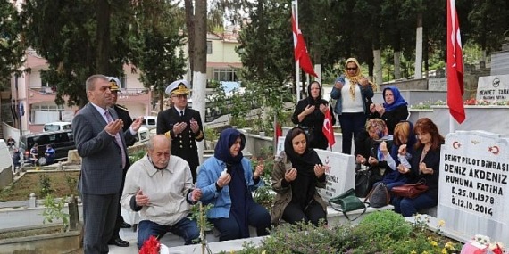 Şehit Deniz Akdeniz Kabri Başında Dualarla Anıldı