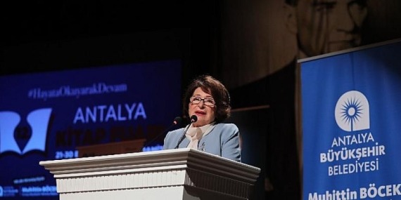 Türkiye’nin en çok konuşulan ismi Antalya Kitap Fuarı’nda Psikiyatrist-yazar Gülseren Budayıcıoğlu okurlarıyla buluştu