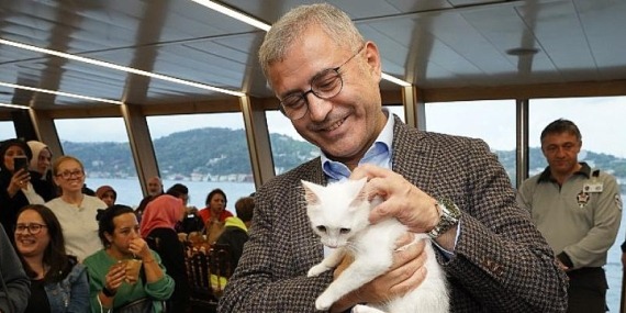 Üsküdar’da Hayvanseverler ve Minik Dostlarına Boğaz Turu