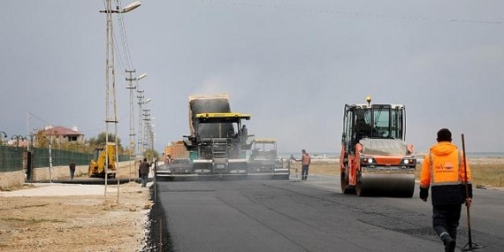 Van Büyükşehir Eski Kale Yolu’nda Asfaltlama Çalışması Yapıyor