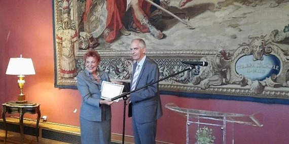 VEKAM Direktörü ve  Koç Üniversitesi Öğretim Üyesi  Prof. Dr. Filiz Çalışlar Yenişehirlioğlu  Türkiye–Fransa Akademik ve Kültürel Bağlarının Gelişmesine   Katkılarından Dolayı Onurlandırıldı