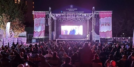 Yeşilçam’ın Sultanı Türkan Şoray   AKM Türk Telekom Lounge’ta   hayranlarıyla buluşuyor