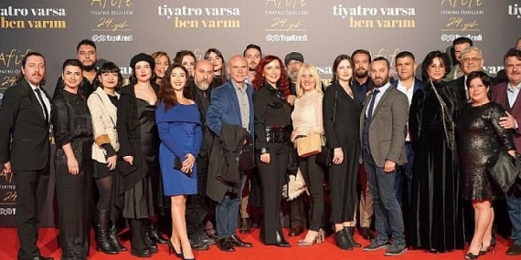 Yılın en başarılı oyunu Vişne Bahçesi