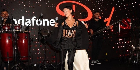 Zeynep Bastık’tan Vodafone Red İşbirliğiyle  Yeni Akustik Performans Serisi