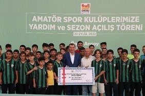 zeytinburnu-belediyesinden-amator-futbol-kuluplerine-nakdi-destek.jpg
