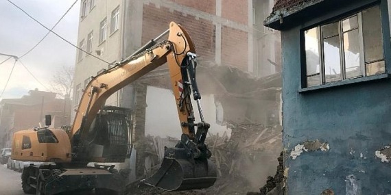 86 metruk bina yıkıldı