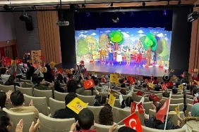 ankarali-cocuklar-29-ekim-cumhuriyet-bayramini-eti-cocuk-tiyatrosunun-mutluluk-denince-akla-oyunuyla-kutladi.jpg