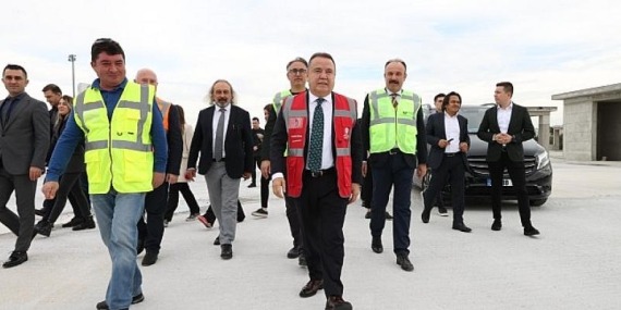 Antalya Büyükşehir Belediye Başkanı Muhittin Böcek Akdeniz Üniversitesi Katlı Otopark Projesi’ni inceledi