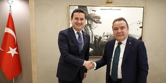 Antalya Büyükşehir Belediye Başkanı Muhittin Böcek’ten Kumluca’ya stadyum hazırlama protokolü