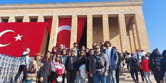 Antalya Büyükşehirli öğrenciler Ata’nın huzurunda