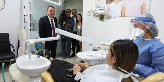 Başkan Böcek, Büyükşehir Sağlık Merkezini ziyaret etti