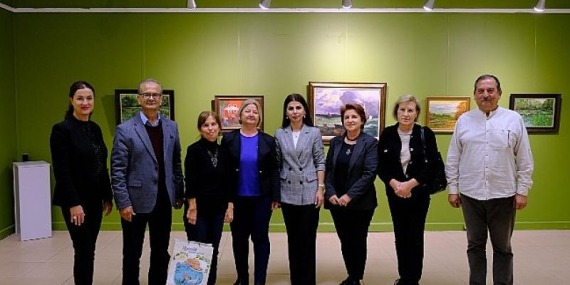 Çektiği Fotoğrafları Resme Dönüştüren Ressam Jülide Damar’ın Sergisi Orhan Peker’de