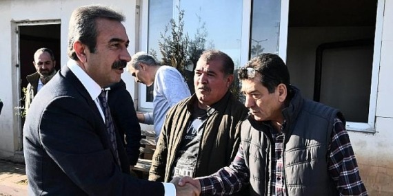 Çukurova Belediye Başkanı Soner Çetin yol işçileriyle kahvaltıda buluştu