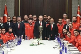 cumhurbaskani-erdogan-ampute-futbol-milli-takimini-kabul-etti.jpg