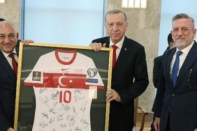 cumhurbaskani-erdogan-tff-baskani-mehmet-buyukeksiyi-kabul-etti.jpg