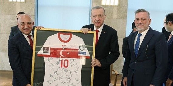 Cumhurbaşkanı Erdoğan, TFF Başkanı Mehmet Büyükekşi’yi kabul etti