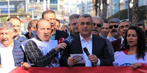 EĞİTİM-BİR-SEN İzmir Şubesinden Meslek Kanunu Eylemi