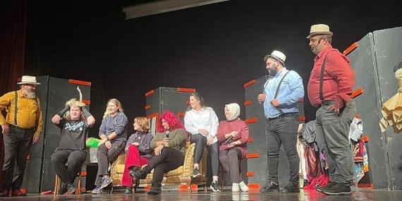 Gölcüklüler Hafta Sonu Tiyatro Keyfi Yaşadı