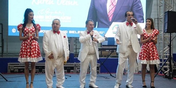 Hababam Vokal Grubu öğretmenler için sahne aldı