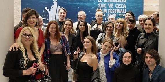 Hilal, Feza ve Diğer Gezegenler’in Dünya Prömiyeri Suç ve Ceza’da Yapıldı