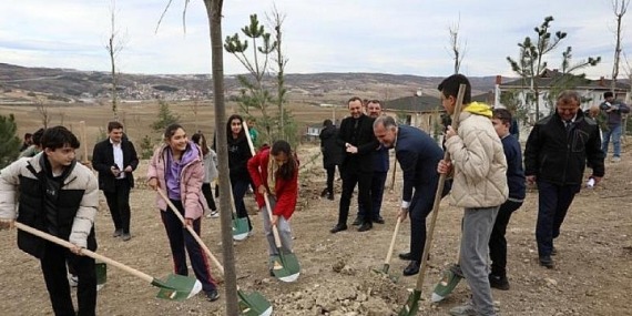 İnegöl Esentepe Mahallesinde 193 Fidan Toprakla Buluştu