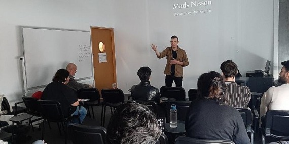 İstanbul Bilgi Üniversitesi, Danimarkalı ünlü fotoğrafçı Mads Nissen’ı ağırladı