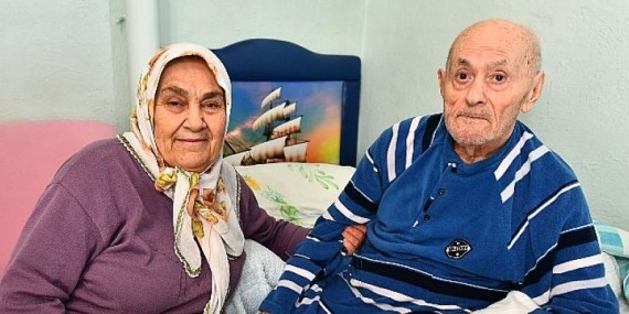 İzmir Büyükşehir Belediyesi’nin evde bakım hizmeti yüzleri güldürüyor