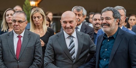 İzmir kitaba “dört” elle sarılıyor