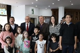 kecioren-belediye-baskani-turgut-seker-cocuklarla-bulustu.jpg